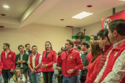 Registra PRI a sus precandidatos locales