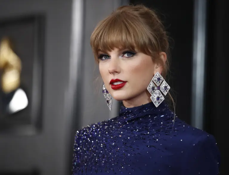 La cuenta que rastrea jet de Taylor Swift exhibe cuánto contamina