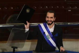 Bukele, primer presidente reelegido en democracia en El Salvador pese a la Constitución