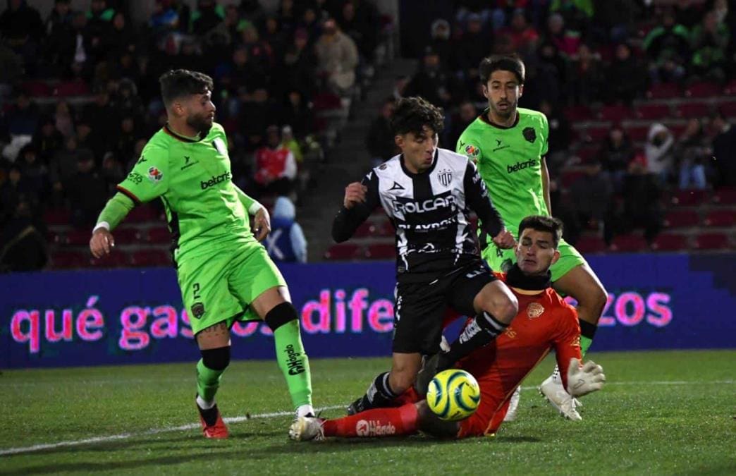 Necaxa salva el invicto tras empatar con Juárez