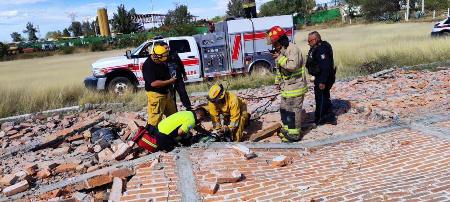 Dos muertos por derrumbe de una barda en un predio en construcción de San Francisco de los Romo