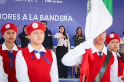 Reconoce la gobernadora el esfuerzo que realizan alumnos, padres de familia y docentes