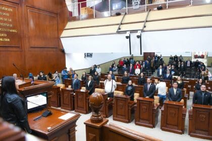 Salida de diputados no paraliza el trabajo en el Congreso del Estado