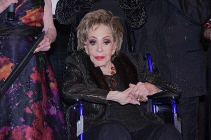 Silvia Pinal sigue en el hospital