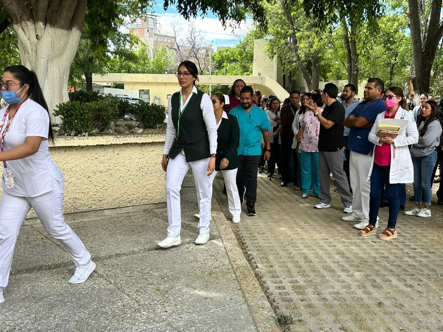 Realiza el IMSS simulacro en sus edificios