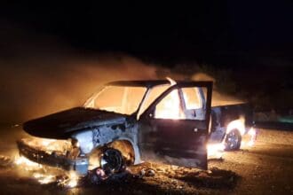 Integrantes del crimen organizado incendiaron dos vehículos en la carretera Zacatecas-San Luis Potosí