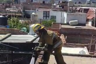 Bomberos sofocan dos incendios en Jesús María