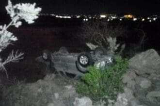 Camioneta cae a barranco de 20 metros en Rincón de Romos