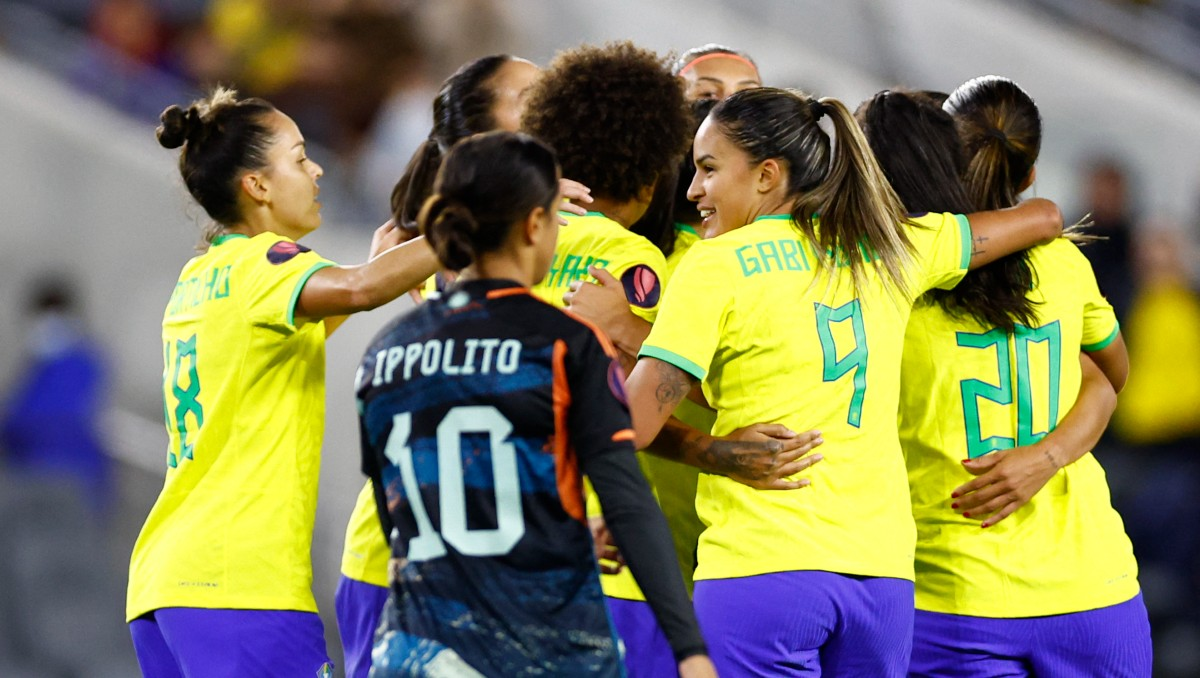 Brasil golea a México y vuela a la final de la Copa Oro