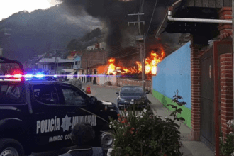 Explota casa habitación por almacenamiento de "huachicol" en Hidalgo