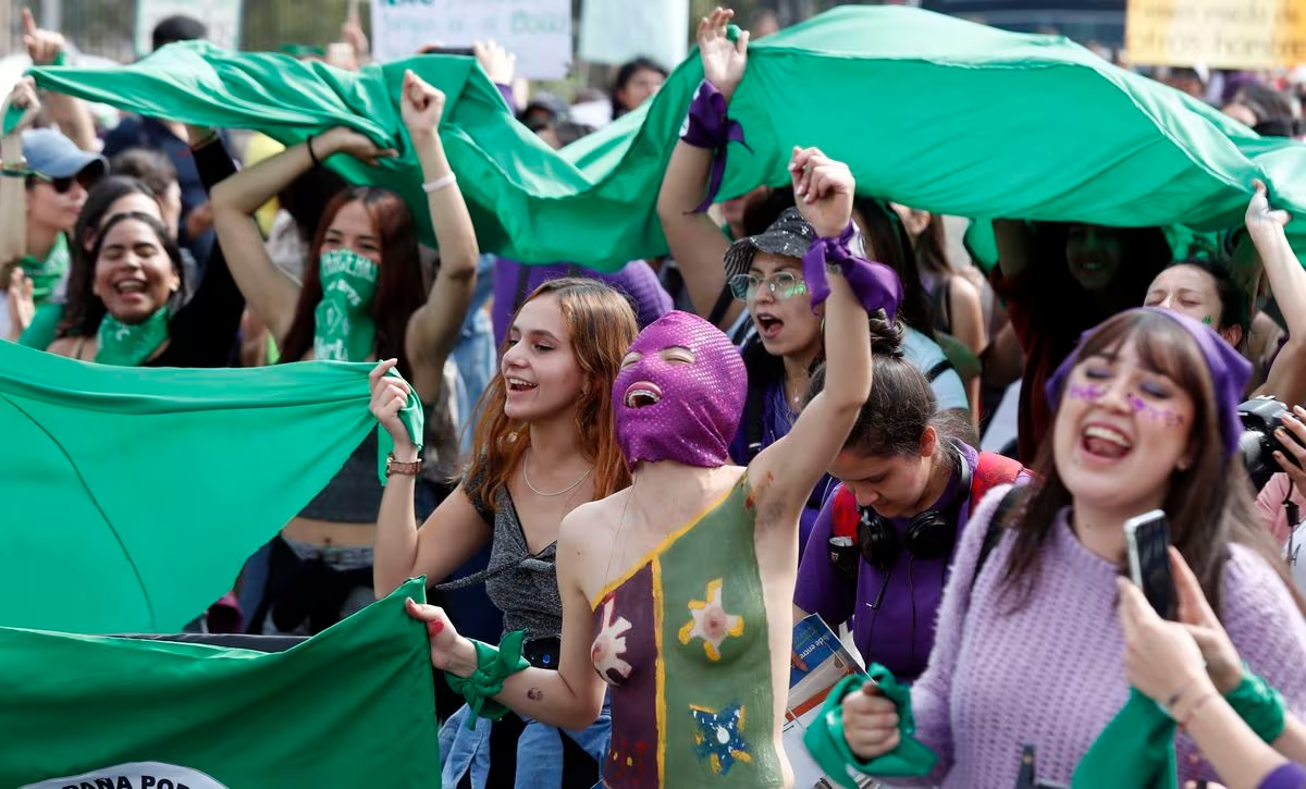 El feminismo argentino exige el 8M "derrotar el plan" de Milei contra las mujeres