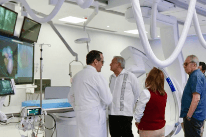 AMLO visita hospitales en Puebla y Tlaxcala para revisar "que falta"