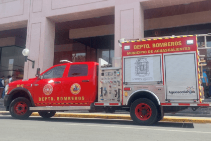 Bomberos atienden incendio en El Parián