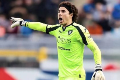 Guillermo Ochoa no es el único portero con más de mil goles en contra