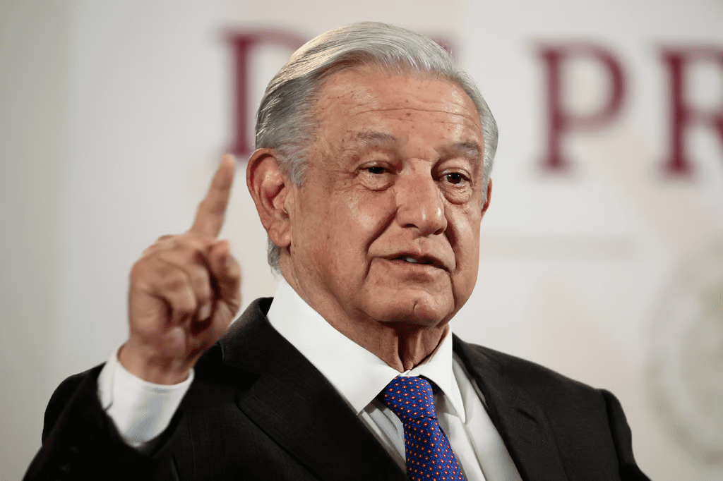 AMLO cambia fecha para que refinería Dos Bocas se eche a andar