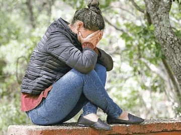 Paciente con cáncer se lanza de puente al no recibir atención médica