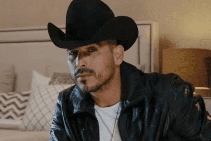 Espinoza Paz ofrece recompensa para recuperar celular extraviado