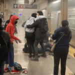 Pánico en el metro de Nueva York: disparan a un hombre