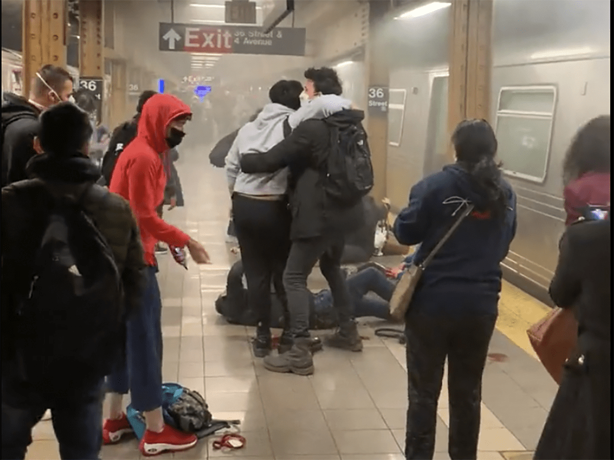 Pánico en el metro de Nueva York: disparan a un hombre