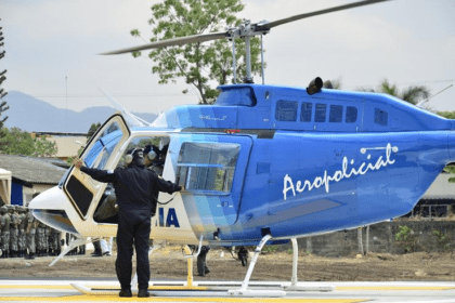 Helicóptero recibe 9 disparos en vuelo contra 'narcos' en frontera de Ecuador con Colombia