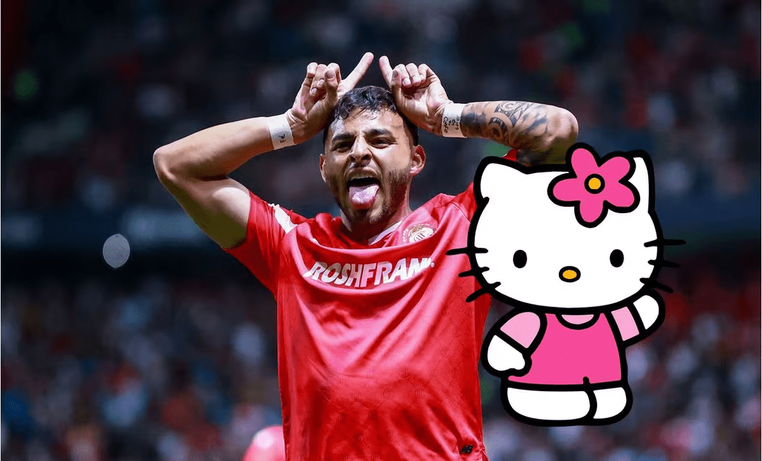 Afición del Toluca se burla de Pumas con peluches de "Hello Kitty"