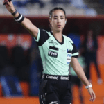 Tunden a Katia Itzel García por mal arbitraje en Clásico Femenil