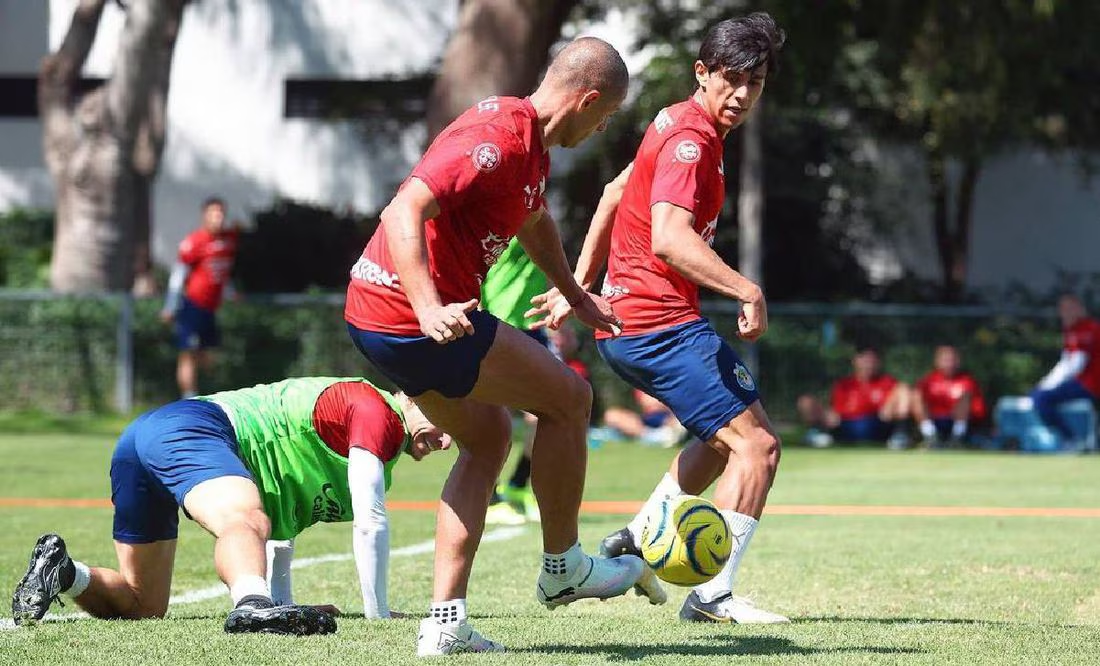 En Chivas urge que aparezcan "Chicharito" Hernández y "JJ" Macías