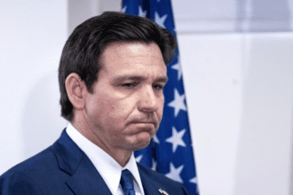 Condenan intención de DeSantis de replicar en Florida la drástica ley migratoria de Texas