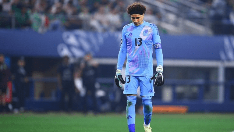 Ochoa abandonará al Salernitana y será agente libre en Europa