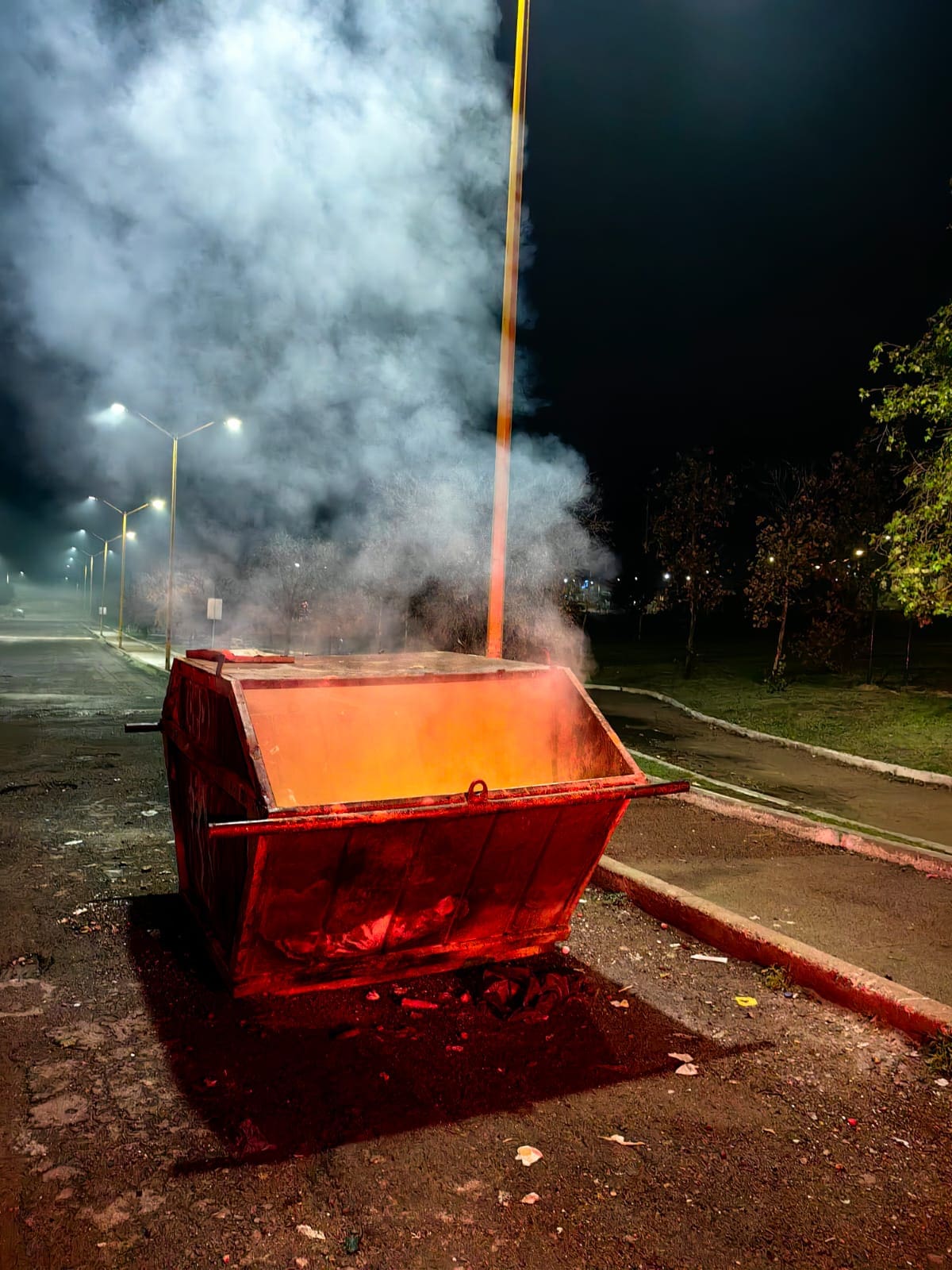 Ya empezó la guerra sucia; denuncian vandalismo en mobiliario urbano