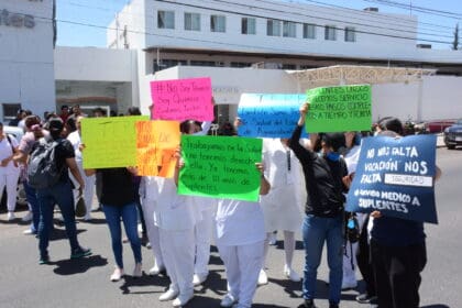 Ahora el personal médico del ISSSTE tomó las calles