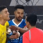 Cristiano Ronaldo amenaza con golpear al árbitro tras ser expulsado