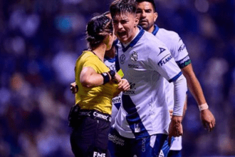 Mujer árbitro sufre agresión por parte de un jugador del Puebla