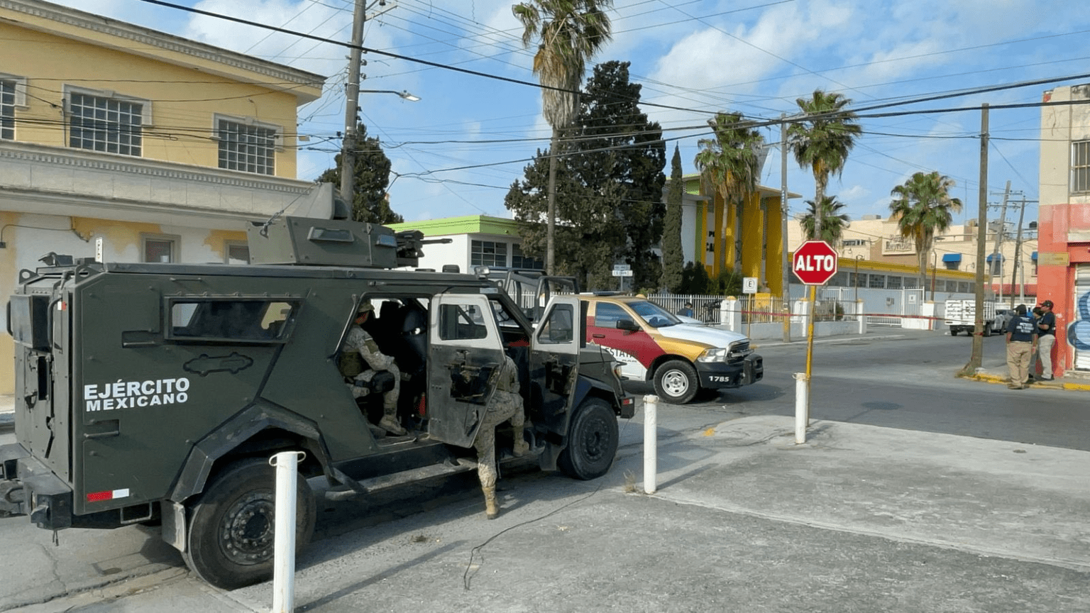 Especialistas en explosivos del Ejército retiran granada en Reynosa