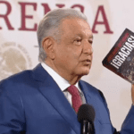 AMLO acusa a magistrado de querer prohibir su libro