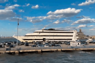 Apuñalan a pasajeros en un barco atracado en Brooklyn, Nueva York