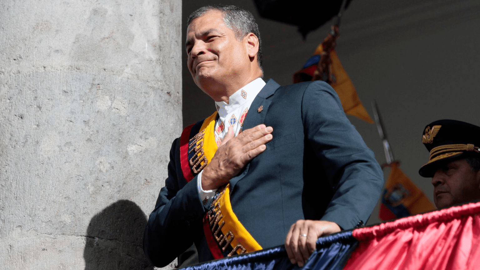 Rafael Correa dice que consulta en Ecuador fue una victoria del pueblo y un freno a Noboa