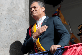 Rafael Correa dice que consulta en Ecuador fue una victoria del pueblo y un freno a Noboa