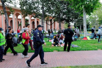 Policía repliega protesta de estudiantes propalestinos en Los Ángeles