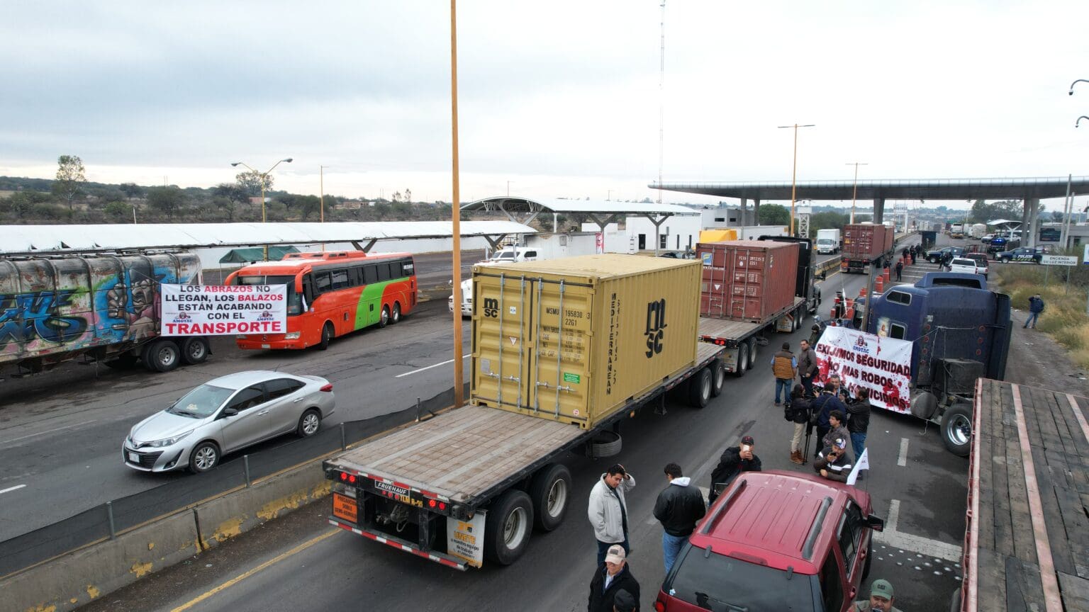 Amagan los transportistas con otro paro