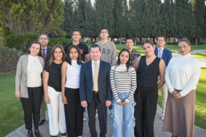 Agradecen 7 alumnos de nivel superior la generosidad de los donadores por ayudarlos a no renunciar a sus sueños.