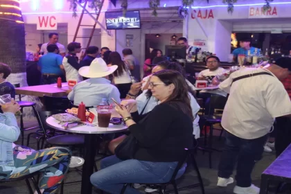 Advierten sobre sustancias en bebidas durante la feria